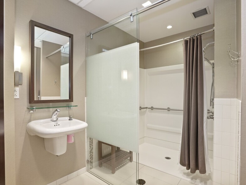 More Photos Of 1700 E Putnam Ave, Old Greenwich Office For Lease