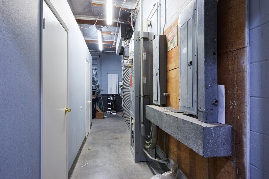 More Photos Of 9171 Gazette Ave, Chatsworth Manufacturing For Sale