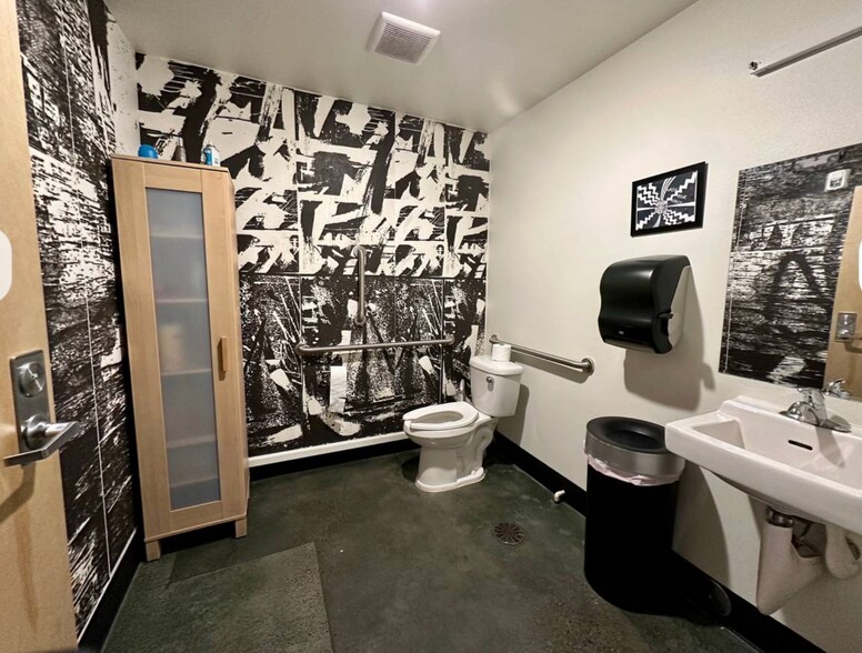 More Photos Of 1407 SE Cora St, Portland Restaurant For Sale