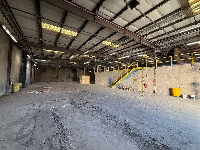 More Photos Of 1048 W Maricopa Fwy, Phoenix Warehouse For Lease