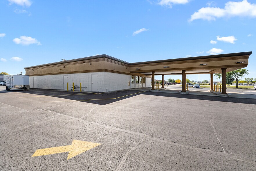 More Photos Of 245 N Peters Ave, Fond Du Lac General Retail For Sale