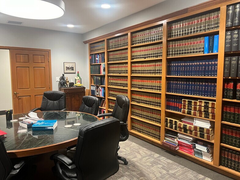 More Photos Of 606 E Madison St, Tampa Office For Sale