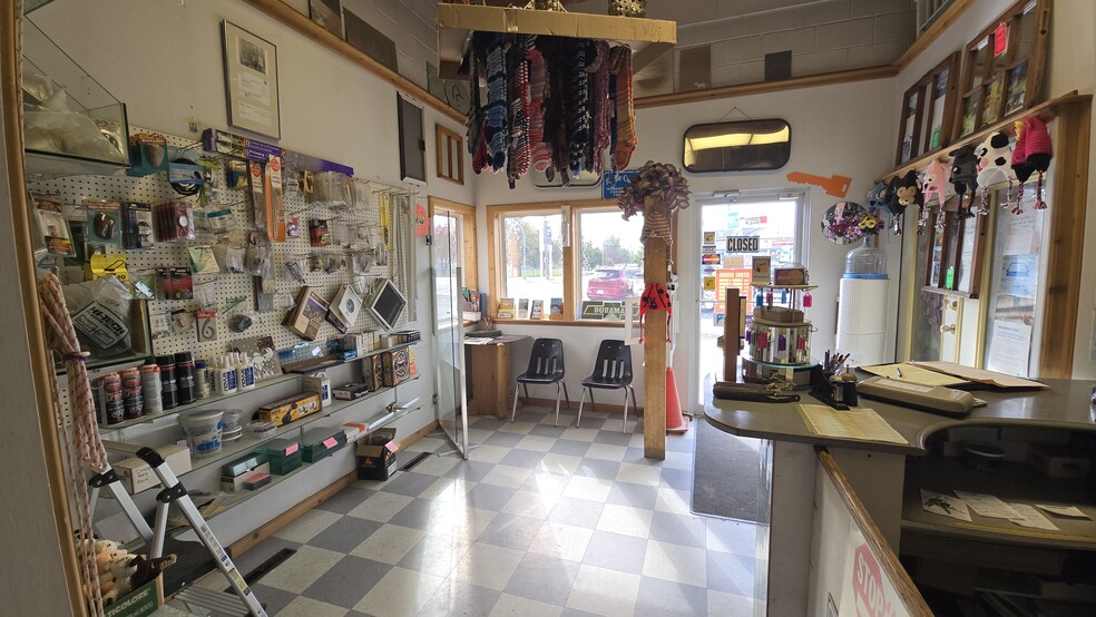 More Photos Of 1520 Canyon St, Creston Auto Repair For Sale