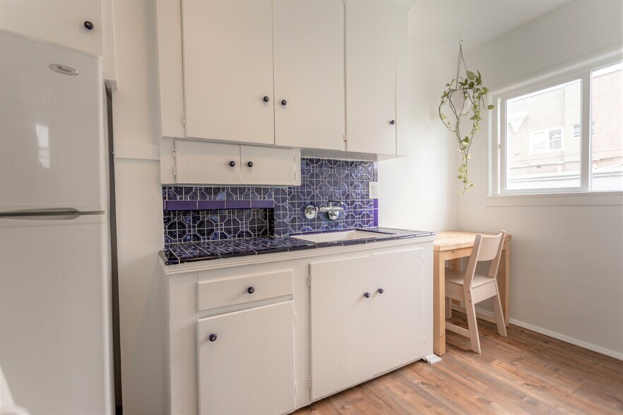 More Photos Of 20 Breeze Ave, Venice Apartments For Sale