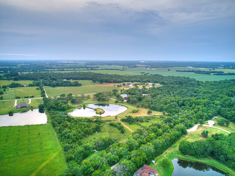 More Photos Of 18509 Brangus Rd, Shawnee Specialty For Sale