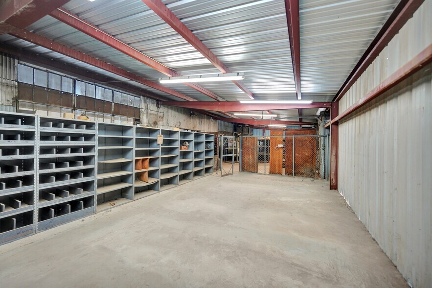 More Photos Of 501 Hillcrest Ave, Odessa Warehouse For Sale