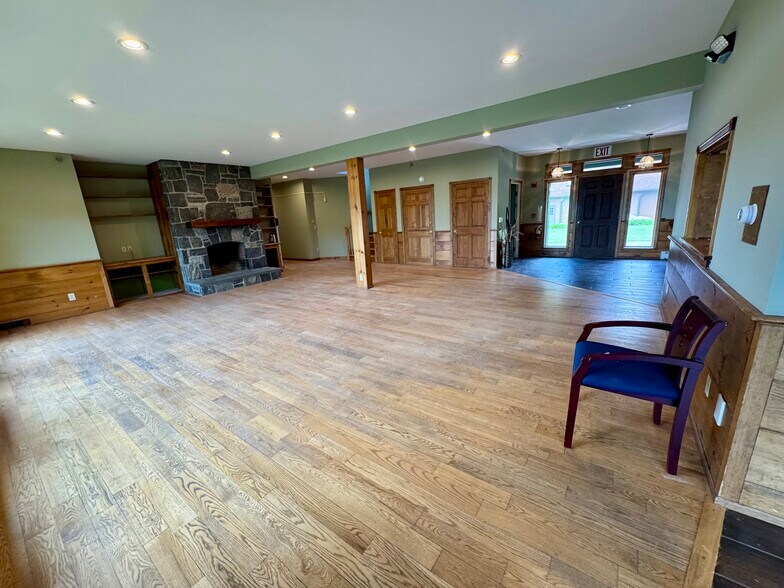 More Photos Of 487 Stevens Pl, Wells River Hospitality For Sale