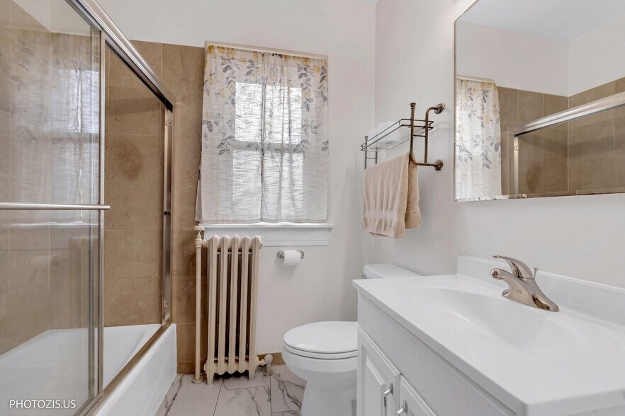 More Photos Of 6533 W North Ave, Oak Park Storefront Retail Office For Sale