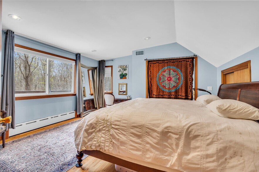 More Photos Of 261 Rt 34, Colts Neck Veterinarian Kennel For Sale