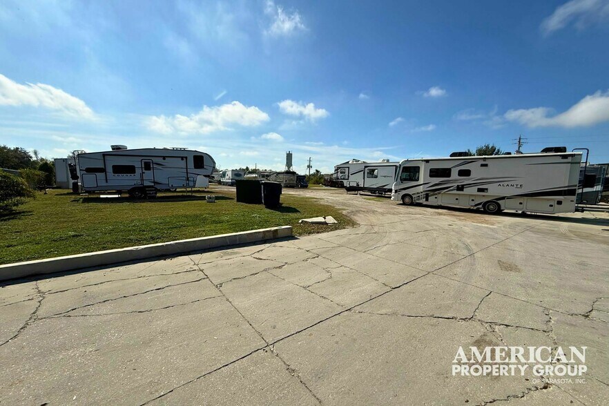 More Photos Of 1323 20th Ave, Palmetto Warehouse For Lease