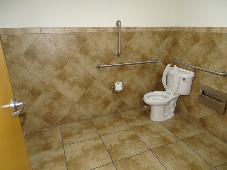 More Photos Of 750 Coronado Center Dr, Henderson Medical For Lease