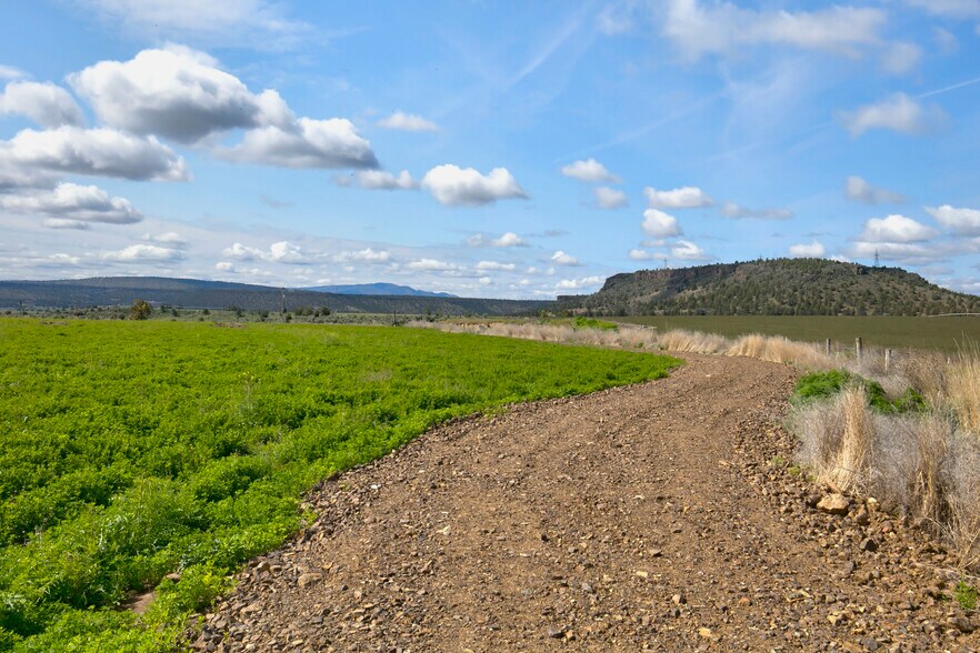 More Photos Of 7555 Madras-Prineville hwy, Madras Land For Sale