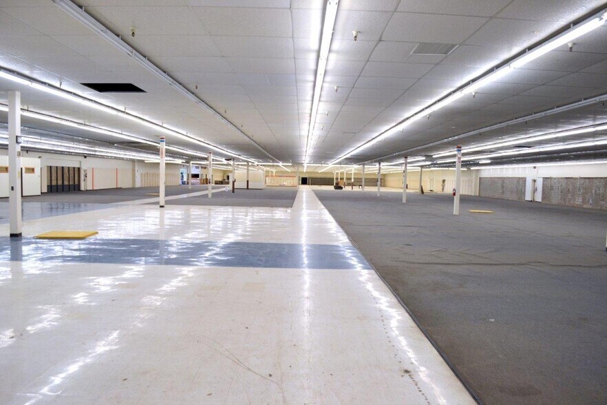 More Photos Of 539 Valley Dr, Oceana Storefront For Lease