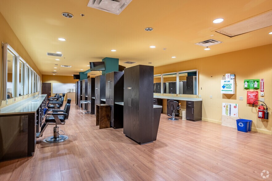 More Photos Of 3350 Greenbriar Pky SW, Atlanta Movie Radio TVStudio For Lease