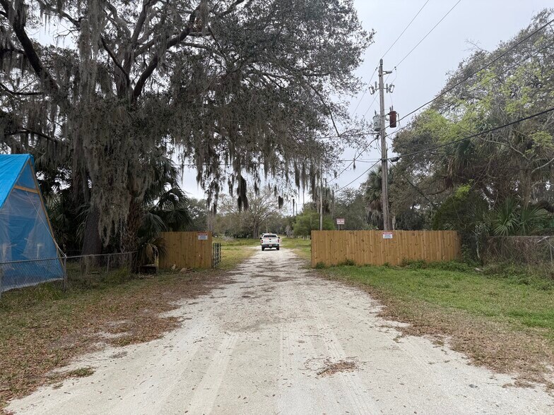 More Photos Of 210 Mango Tree Dr, Edgewater Manufactured Housing Mobile Home Park For Sale