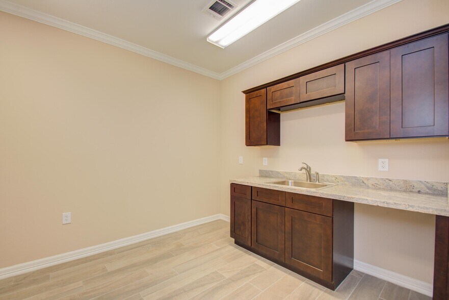 More Photos Of 7070 Knights Ct, Missouri City Medical For Sale