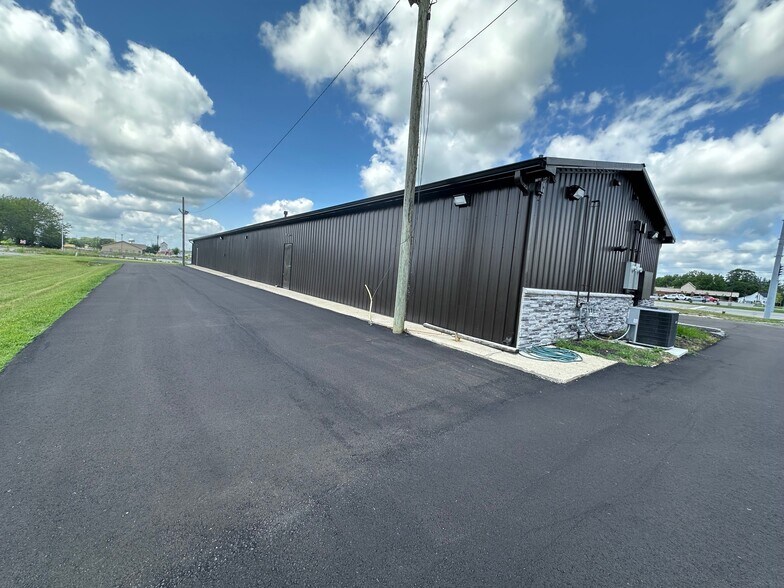 More Photos Of 14501 W Commerce Rd, Daleville Freestanding For Lease