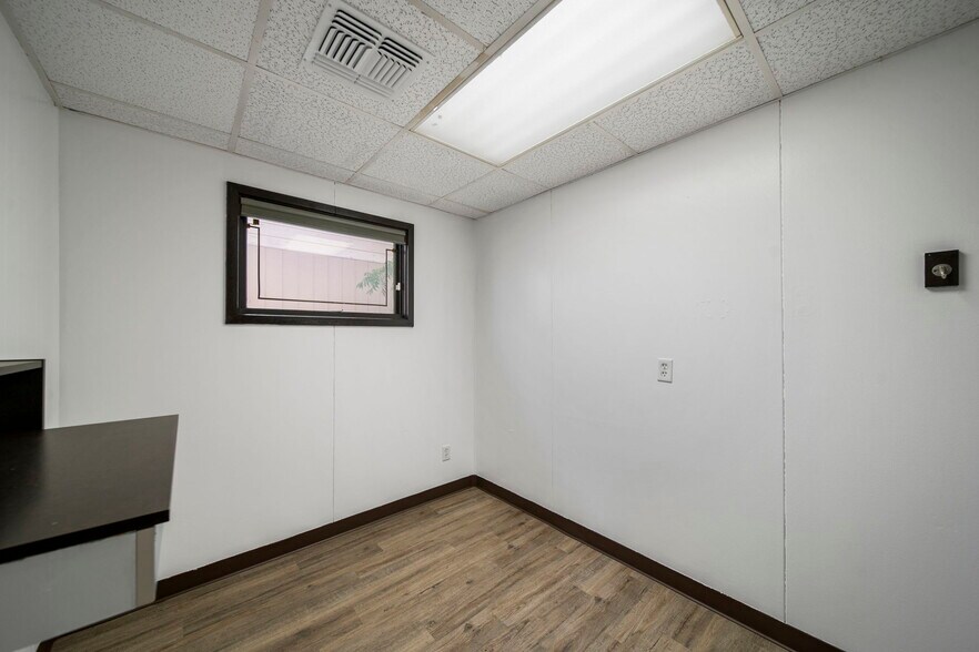 More Photos Of 700 S Main St, Grove Medical For Sale