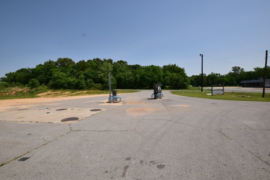 More Photos Of 75174 Hwy 59 Hwy, Stilwell Convenience Store For Sale