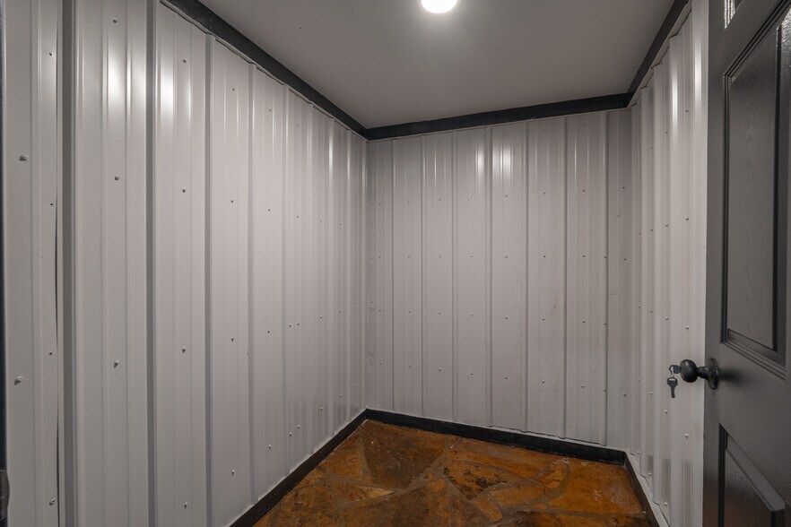 More Photos Of 540 E Church St, Jasper Auto Repair For Sale