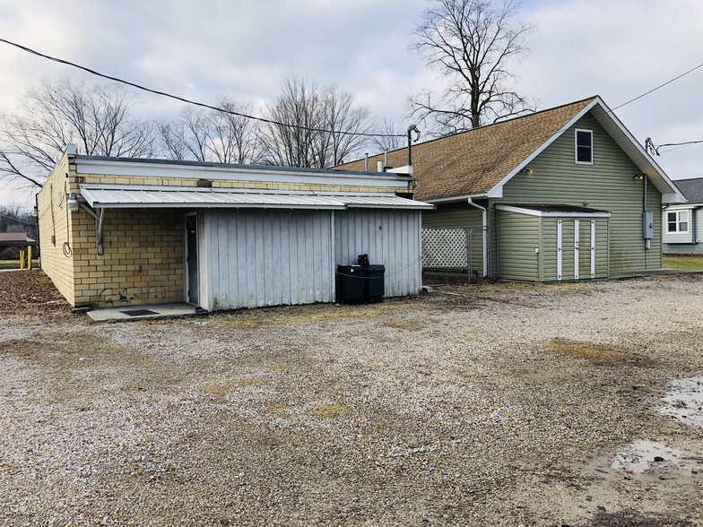 More Photos Of 120-122 W Broadway St, New Lexington Office For Lease