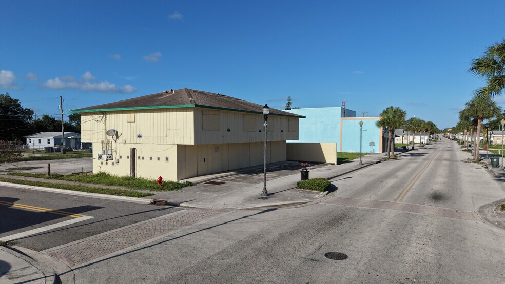 More Photos Of 1140 Avenue D, Fort Pierce Light Manufacturing For Sale