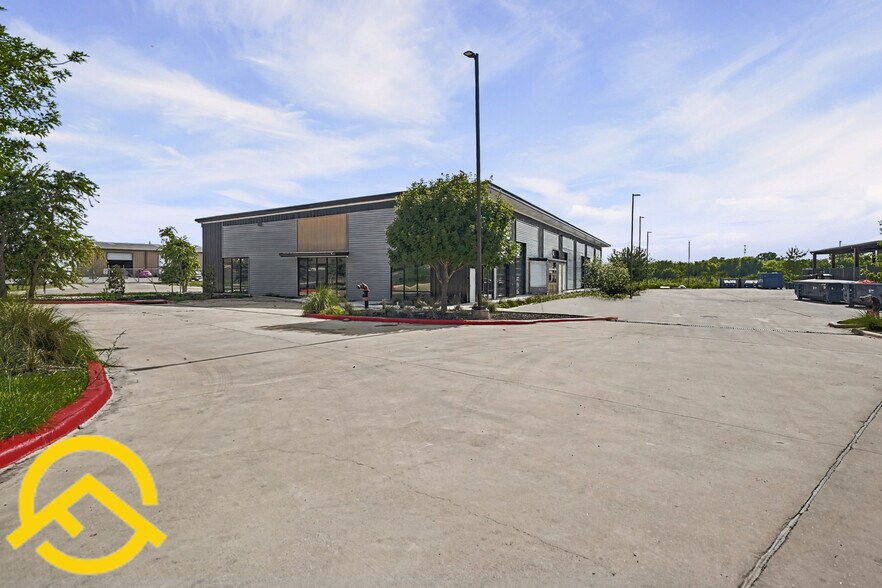 More Photos Of 300 Co Rd 199, Hutto Flex For Lease