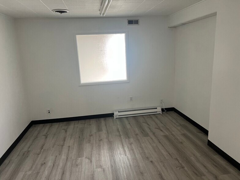 More Photos Of 8456 Smokey Hollow Rd, Baldwinsville Office For Sale