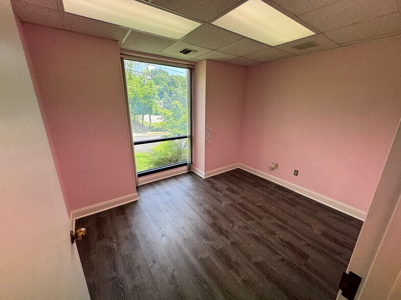 More Photos Of 2830 Maplewood Ave, Winston-Salem Medical For Lease