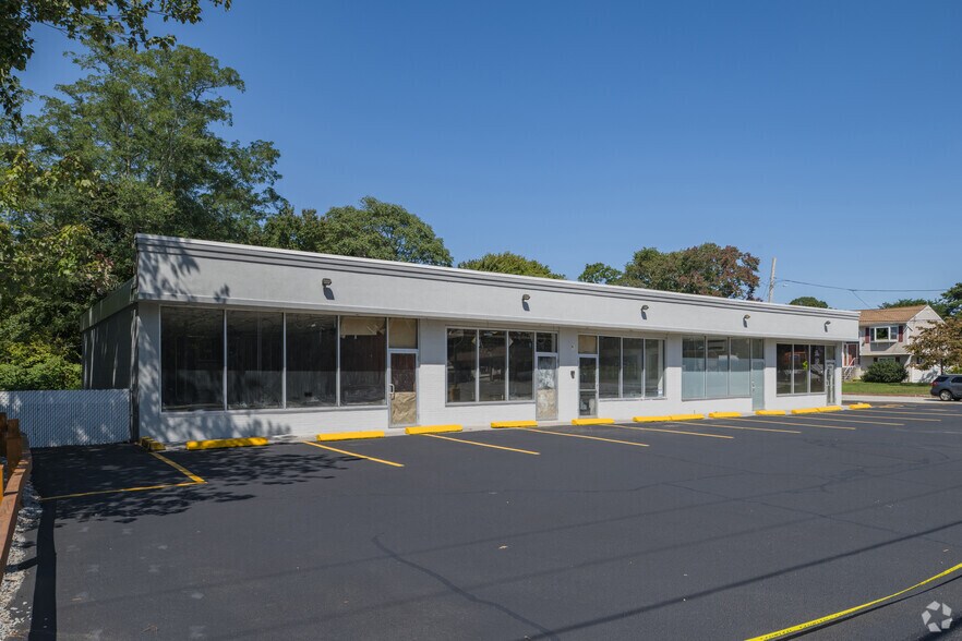 More Photos Of 1237-1247 W Shore Rd, Warwick Freestanding For Lease