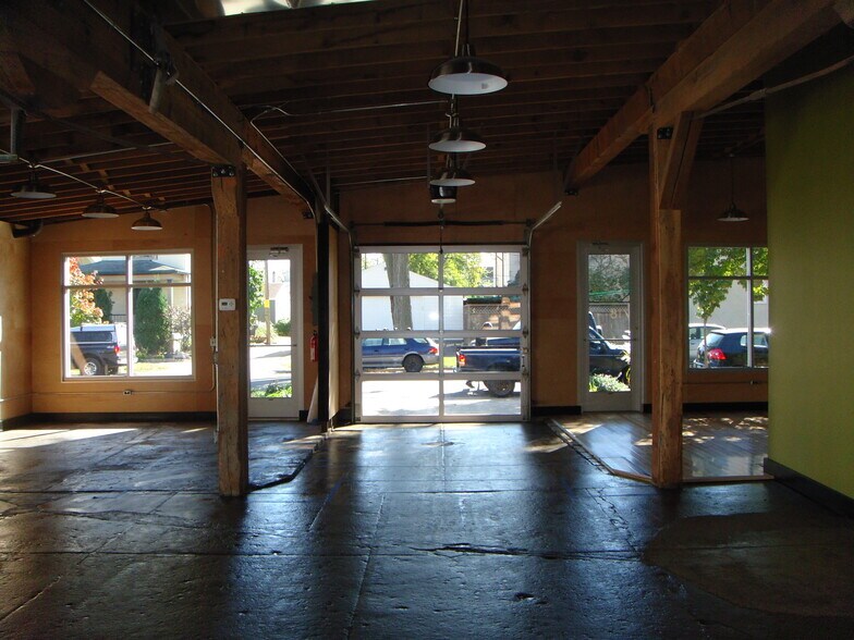 More Photos Of 716 W 34th St, Minneapolis Storefront Retail Office For Lease