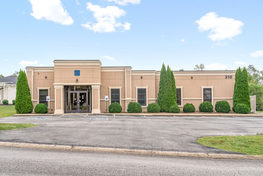 Primary Photo Of 310 Cool Water Ct, Hopkinsville Medical For Sale