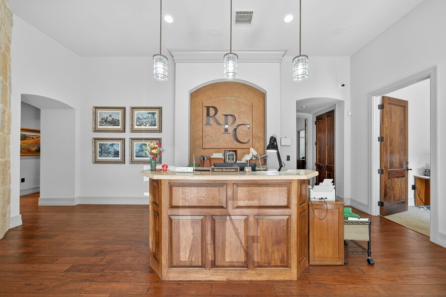 More Photos Of 16023 Via Shavano, San Antonio Office For Sale