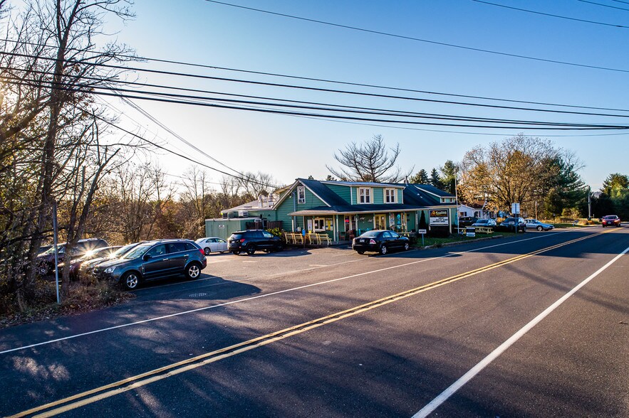 890 Main St, Harleysville, PA 19438 Freestanding For Sale