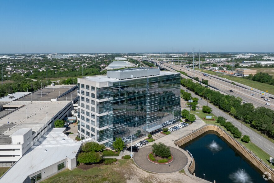 More Photos Of 5775 N Sam Houston Pky W, Houston Office For Lease