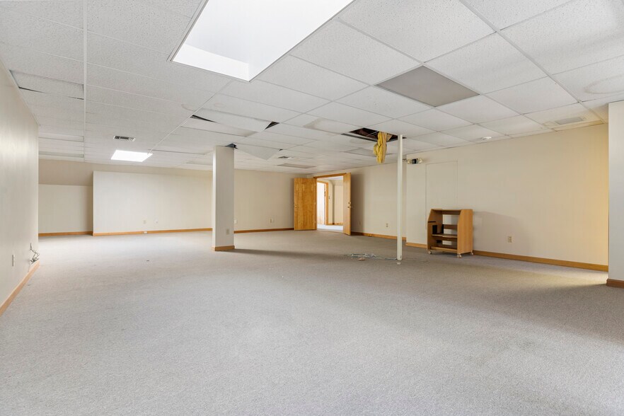 More Photos Of 128 Litchfield Rd, New Milford Medical For Sale