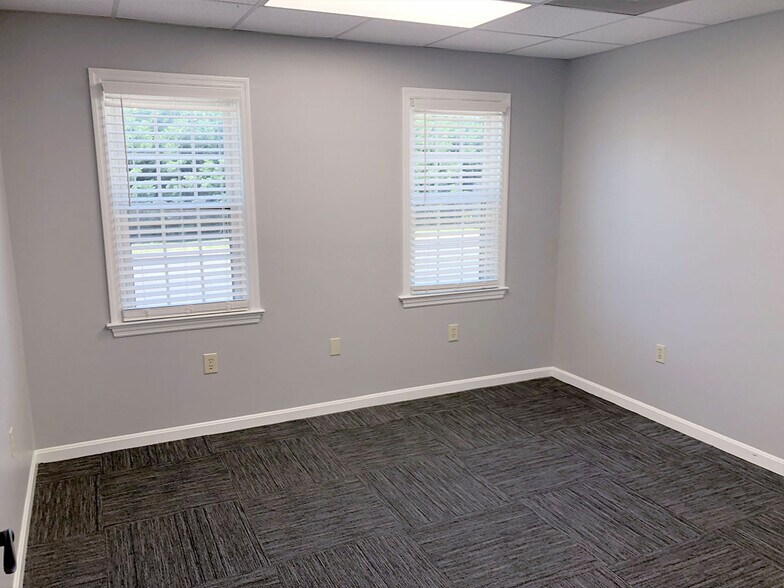 More Photos Of 1525 Oregon Pike, Lancaster Office For Sale