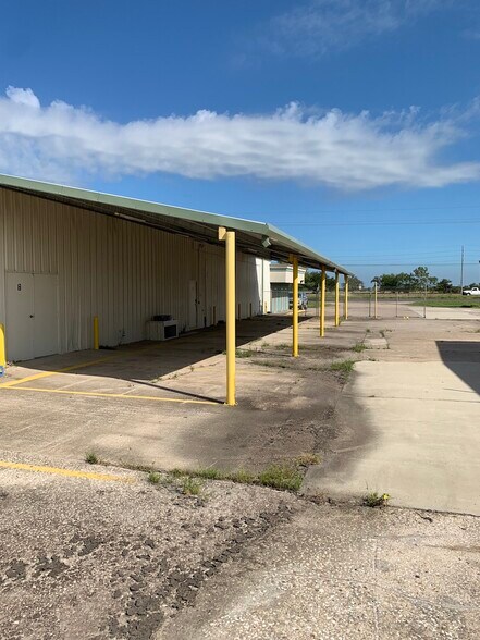 More Photos Of 12841 Highway 90, Beaumont Warehouse For Lease
