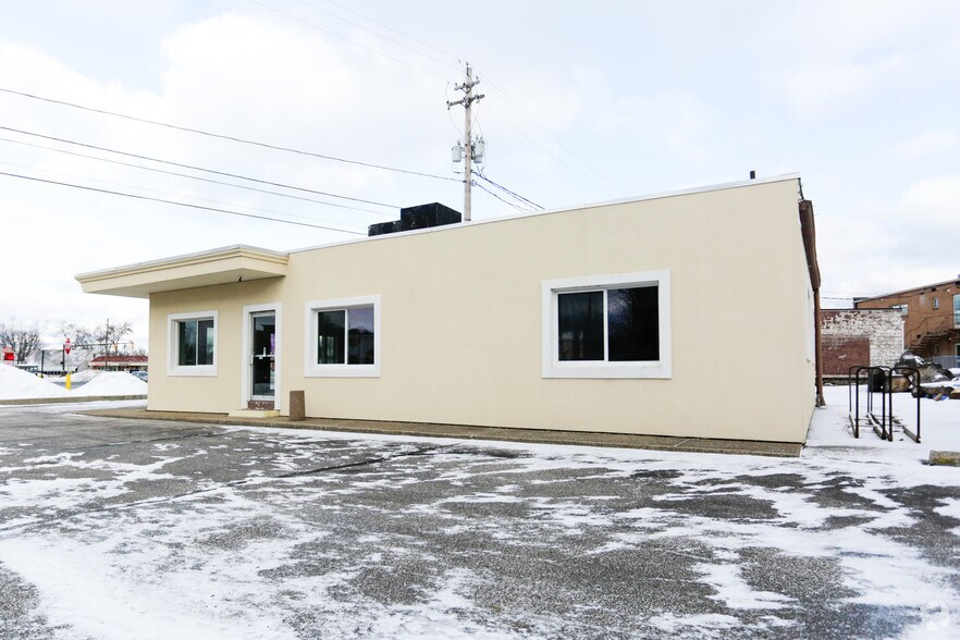 More Photos Of 21571 W 215th St, Fairview Park Freestanding For Lease