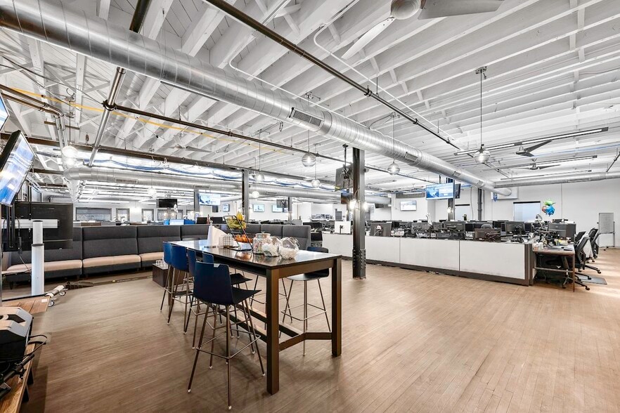 More Photos Of 301-303 W 4th St, Royal Oak Office For Lease