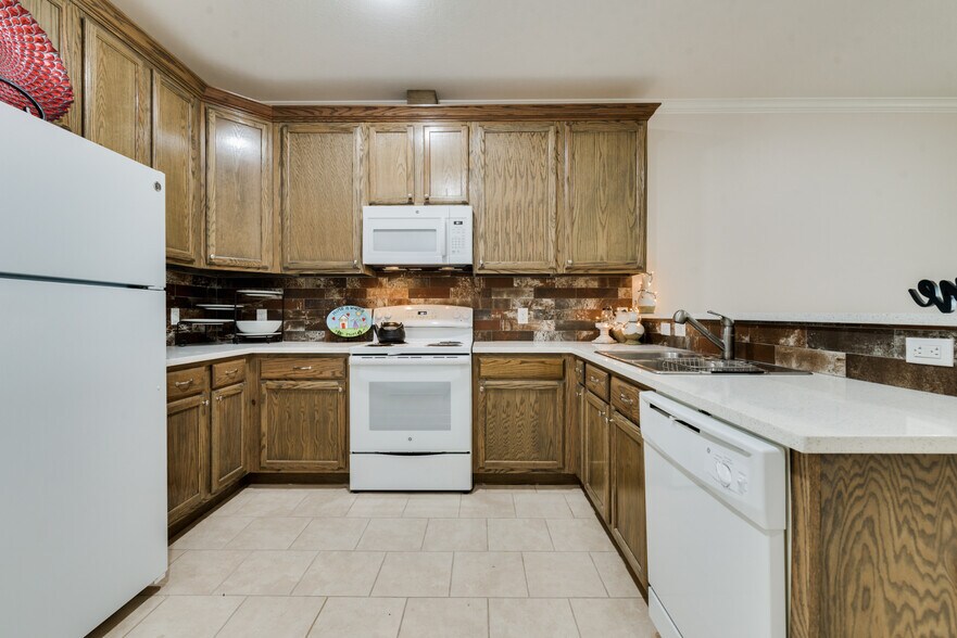 More Photos Of 16610 Mueschke Rd, Cypress Office Residential For Lease