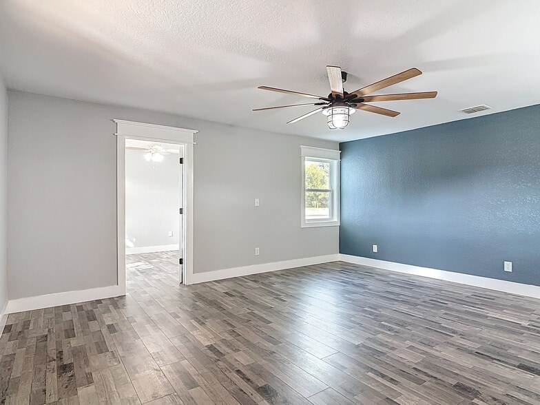 More Photos Of 379 N State Road 415, Osteen Office For Lease