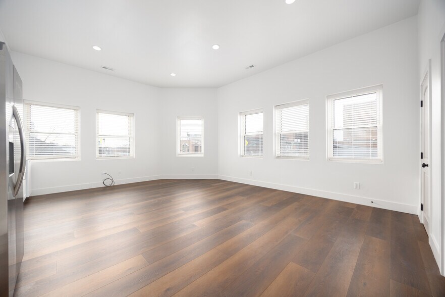 More Photos Of 50-52 S Main St, London Storefront Retail Residential For Sale