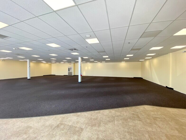 More Photos Of 1203 W Ferdon St, Litchfield Storefront For Lease