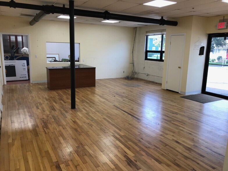 More Photos Of 26 Fitch St, Norwalk Warehouse For Lease