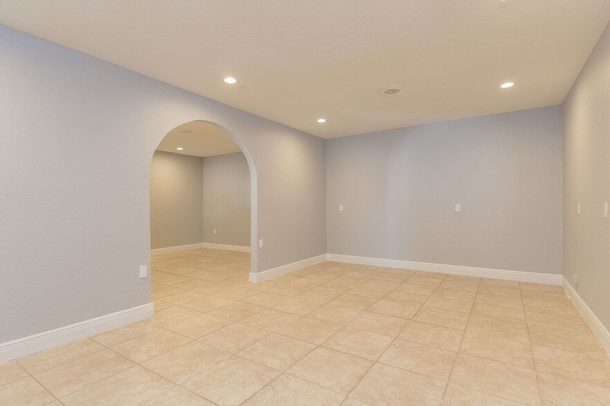 More Photos Of 2244 1st Ave N, Saint Petersburg Medical For Lease