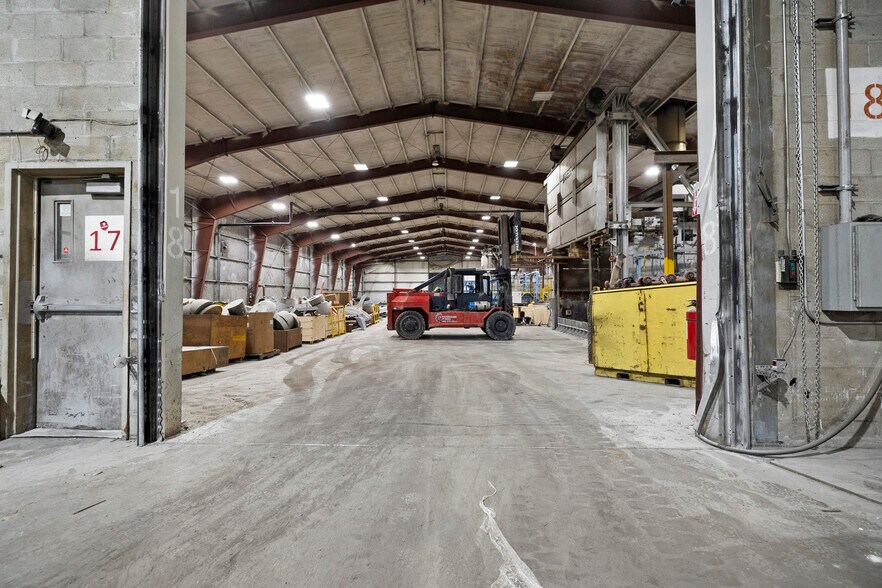More Photos Of 805 Boul Alphonse-Deshaies, Bécancour Industrial For Sale