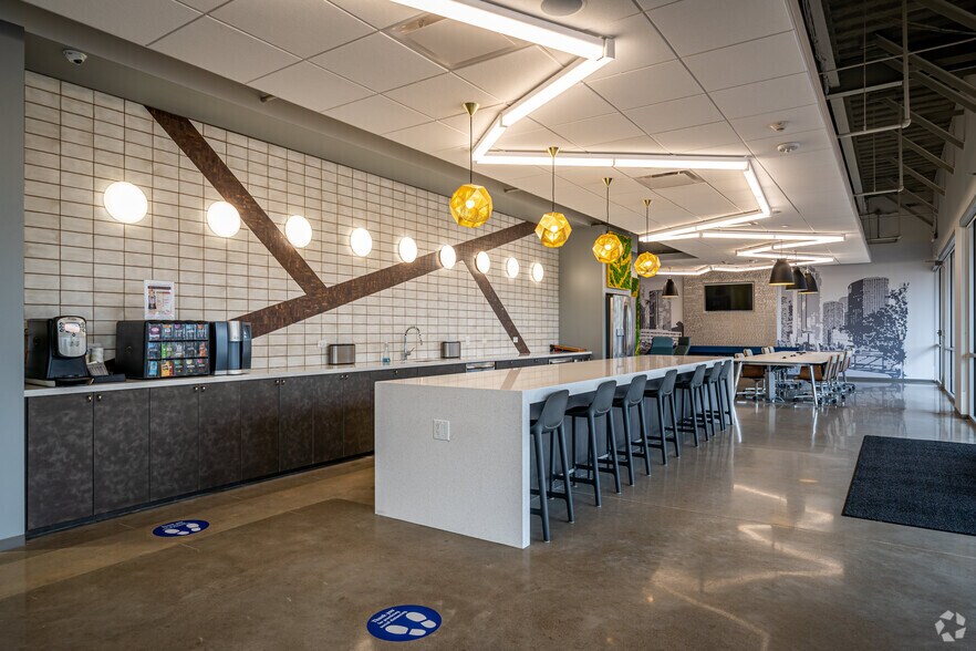 More Photos Of 10603 W Sam Houston Pky N, Houston Unknown For Lease