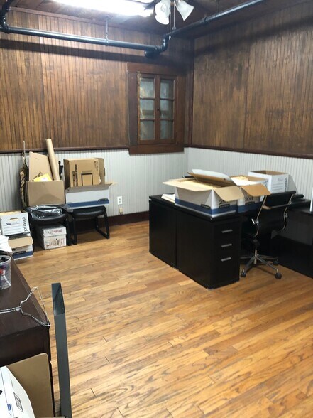 More Photos Of 310 S 9th St, Corsicana Manufacturing For Sale