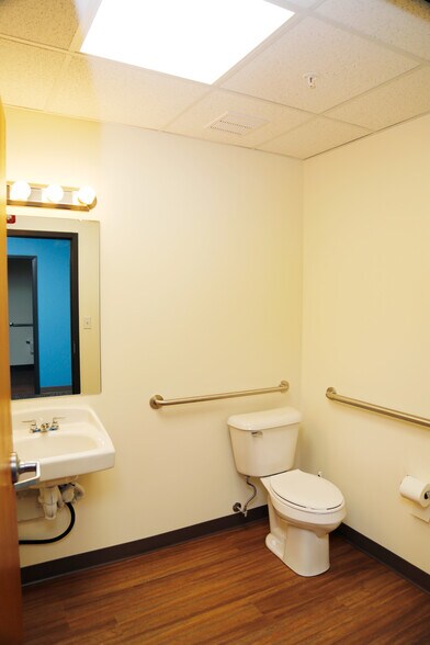 More Photos Of 300 Wedgewood Dr, Morgantown Medical For Lease